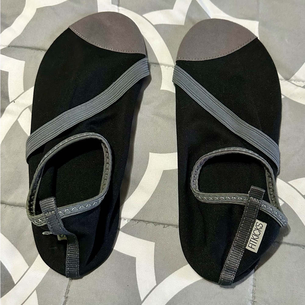 FitKicks Women's Black and Gray Shoes
